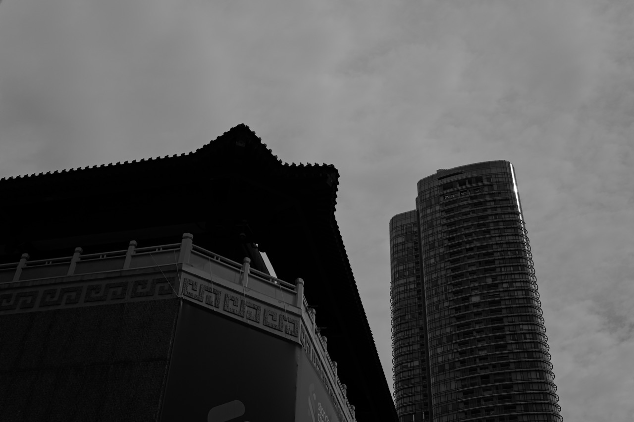 Orchard Road building details with ION Orchard Residences and TANGS in Singapore.