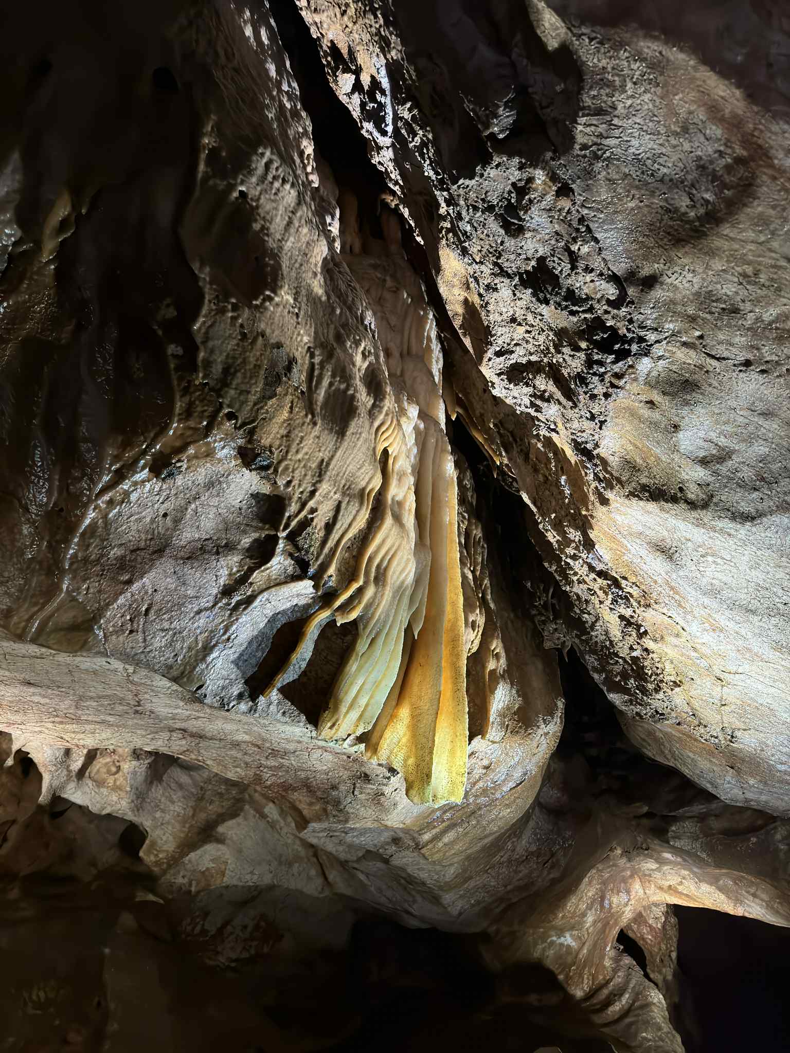 Real calcite flowstone and stalagmite formations inside Gadime Cave, Kosovo, photographed by Mozaikuks; not the hypothetical uranium-series dated cave layer in the worked example.